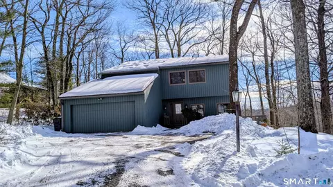 3 Contemporary Dr, Danbury, CT 06811