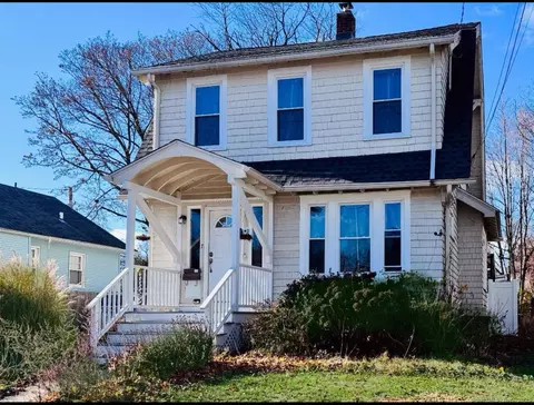 71 Oakland St, Stratford, CT 06615