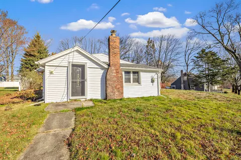 30 Corona Dr, Milford, CT 06460
