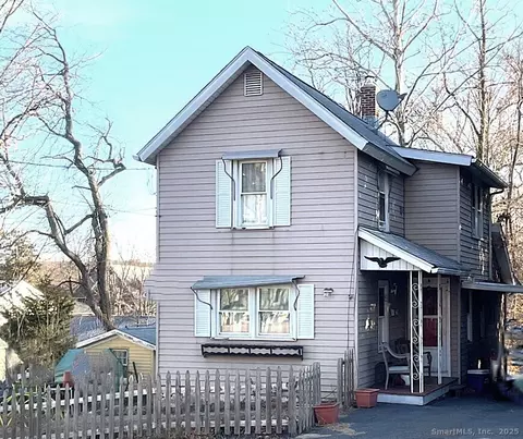 28 Tulip St, Bristol, CT 06010