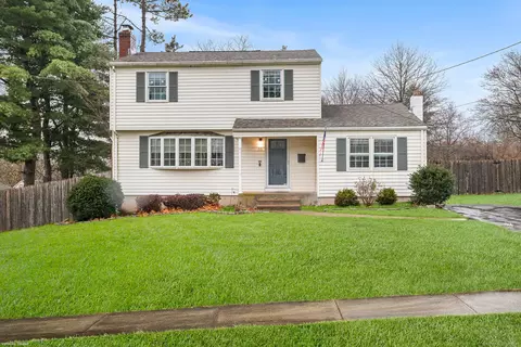 85 Aspen Dr, Middletown, CT 06457