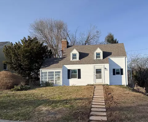 96 Bentwood Rd, West Hartford, CT 06107