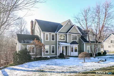 1 Mia Bella Dr, New Milford, CT 06776