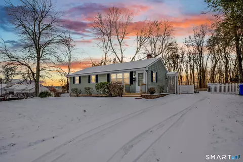 204 Hickory Cir, Middletown, CT 06457