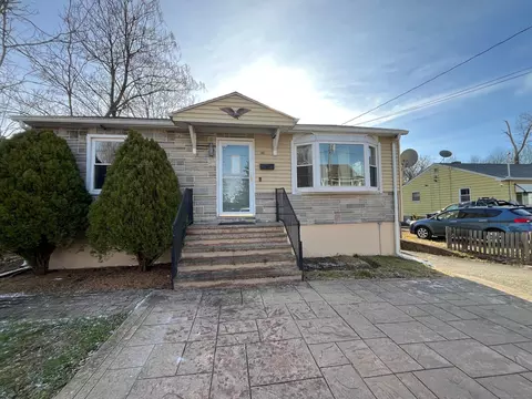 140 Edgewood Ave, Waterbury, CT 06706