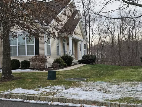 5 Lilac Ln #5, Prospect, CT 06712