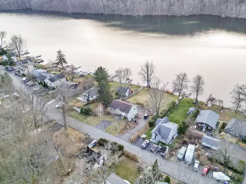 54 Lavelle Ave, New Fairfield, CT 06812