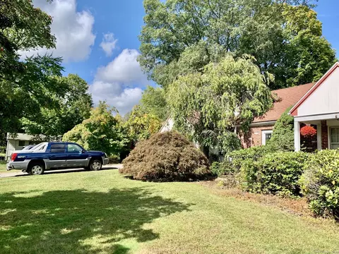 5 Green Ave, Danbury, CT 06810