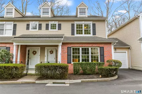 10 Hawthorne Ridge Cir #10, Trumbull, CT 06611