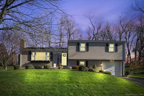 231 Rolling Hill Ln, Southington, CT 06489