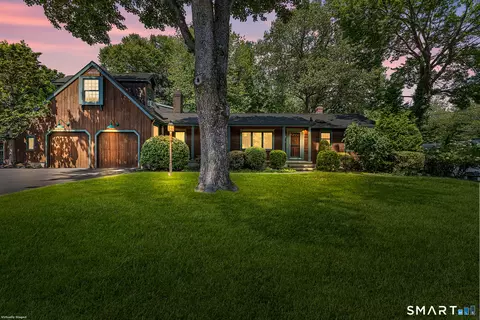 104 Putting Green Rd, Fairfield, CT 06825