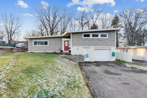 89 Gail Dr, Waterbury, CT 06704
