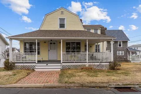 76 New Shore Rd, Waterford, CT 06385