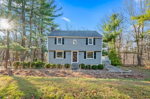 9 Cedar Dr, Cromwell, CT 06416