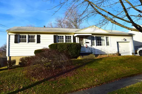 244 Rockland Ave, Stratford, CT 06614