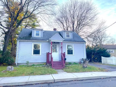 21 Meadow St, Milford, CT 06460