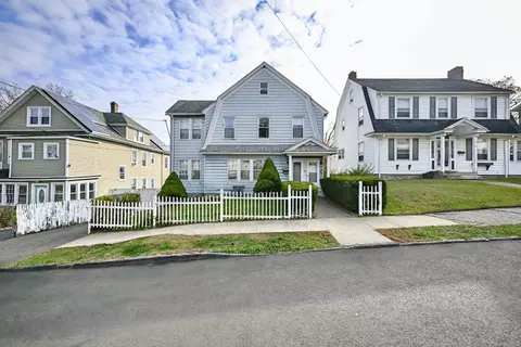 25 Manhattan Ave, Bridgeport, CT 06606