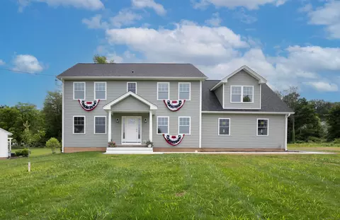 886 East St, Middletown, CT 06457