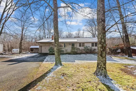 123 W High St, East Hampton, CT 06424