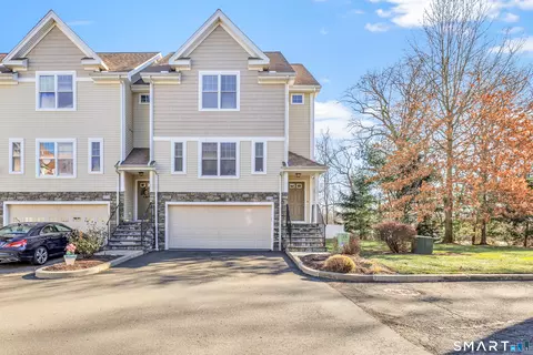 18 Ashwood Cir #18, Shelton, CT 06484