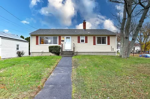 15 Utica St, Milford, CT 06461