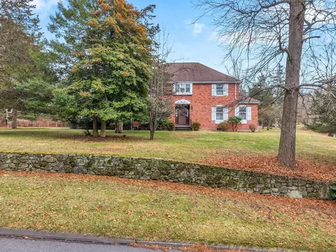 896 Coleman Rd, Cheshire, CT 06410
