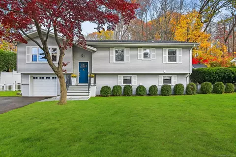 83 Woodridge Dr S, Stamford, CT 06902