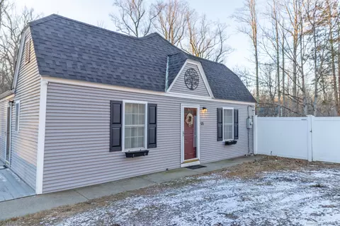 135 W High St, East Hampton, CT 06424