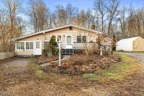 15 Egypt Ln, Clinton, CT 06413
