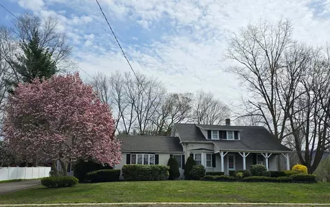 689 Bee St, Meriden, CT 06450