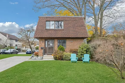 31 Wascussee Ln #65, Stamford, CT 06902