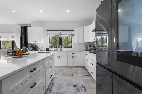 Kitchen - 6 Vinnie Dr, Wethersfield, CT 06109 photo 2 of 3