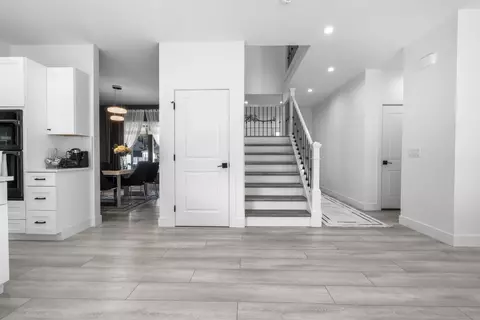 Entry Way - 6 Vinnie Dr, Wethersfield, CT 06109 photo 2 of 4