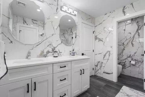 Bath - 6 Vinnie Dr, Wethersfield, CT 06109 photo 3 of 5