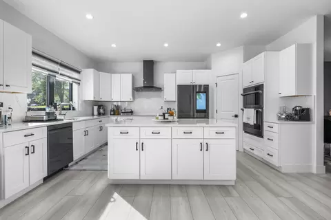 Kitchen - 6 Vinnie Dr, Wethersfield, CT 06109 photo 3 of 3