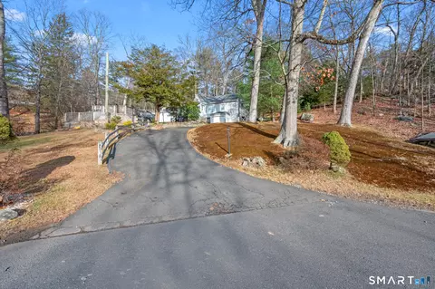 10 Old Waterbury Rd, Middlebury, CT 06762