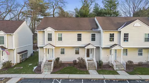 142 Marjorie Ln #142, Manchester, CT 06042