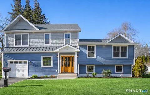 12 Sugar Plum Ln, Fairfield, CT 06824