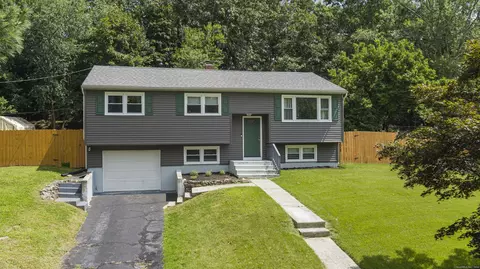 11 Willow Ln, Ledyard, CT 06339