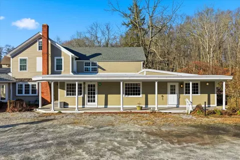 33 Deep River Rd, Essex, CT 06409