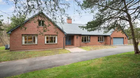 63 Duncaster Rd, Bloomfield, CT 06002