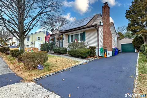 316 Goldenrod Ave, Bridgeport, CT 06606