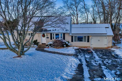 61 Ryegate Ter, Stratford, CT 06615