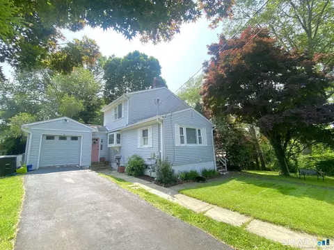 50 Howe St, Milford, CT 06460
