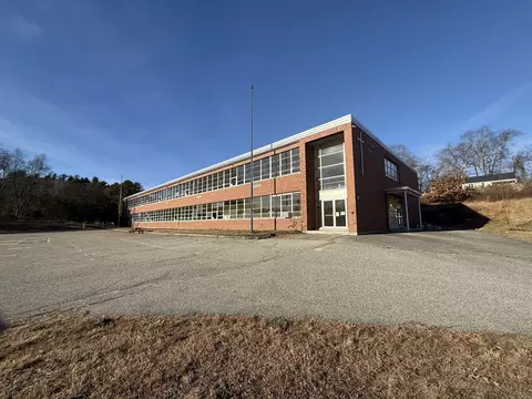 26 Main St, North Grosvenor Dale, CT 06255