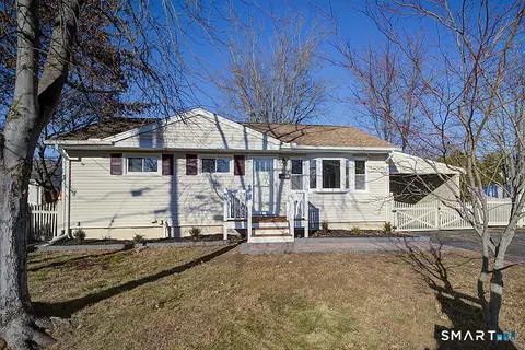 43 Contact Dr, West Haven, CT 06516