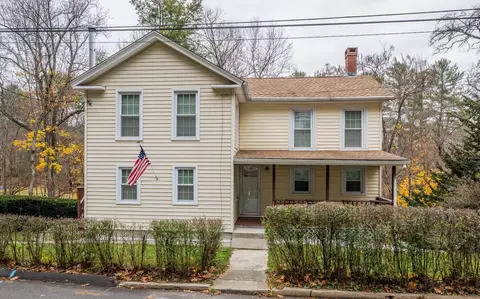 27 High St, New Hartford, CT 06057