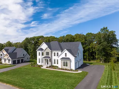 12 Pumpkin Grv, East Lyme, CT 06333