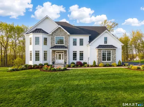 12 Pumpkin Grv, East Lyme, CT 06333