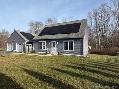 11 Stonehouse Dr, Plainfield, CT 06374